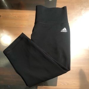 HIGH WAISTED COMFY ADIDAS CAPRIS